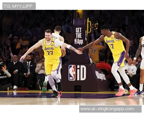 克里斯蒂全场表现出色三分球命中率高效助球队逆转胜利