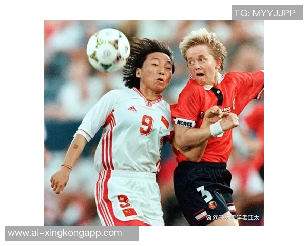 扎霍球迷向球场投掷毛绒玩具捐赠患病儿童荣获FIFA球迷奖